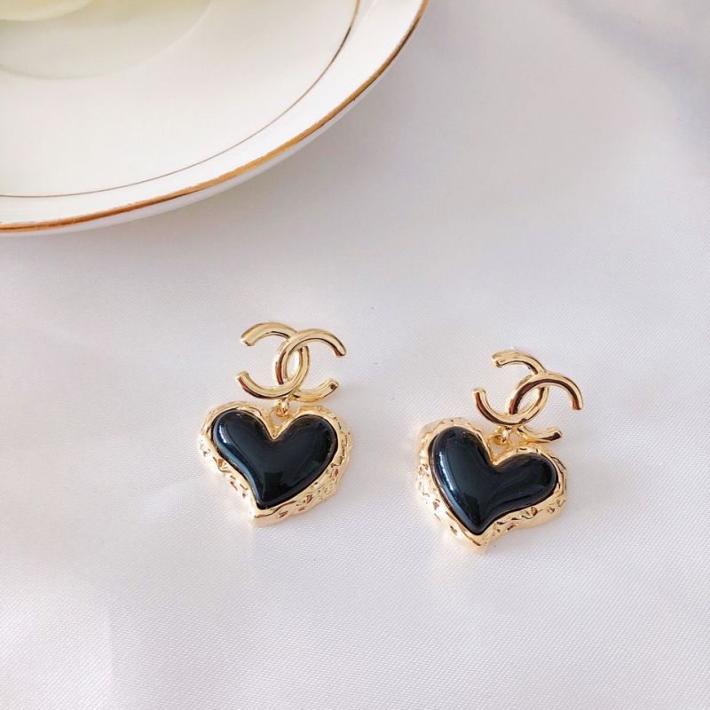 Replica Designer Chanel Fashion Heart Earrings