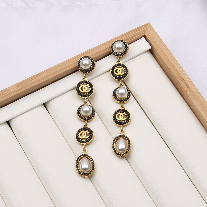 Replica Designer Chanel Women Geometric Round Pearl Earrings