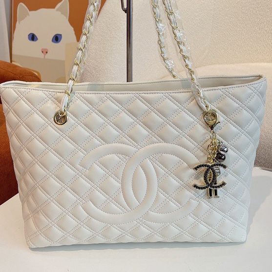 Replica Designer Chanel Women Large-Capacity Lingge Chain Tote Bag