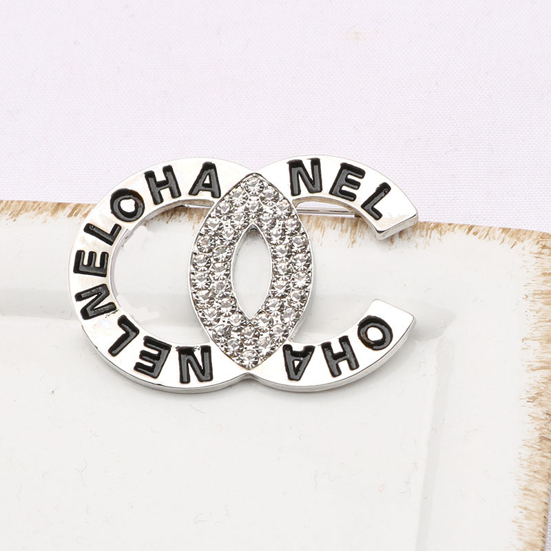 Replica Designer Chanel Women Temperament Fashion Simple Brooches