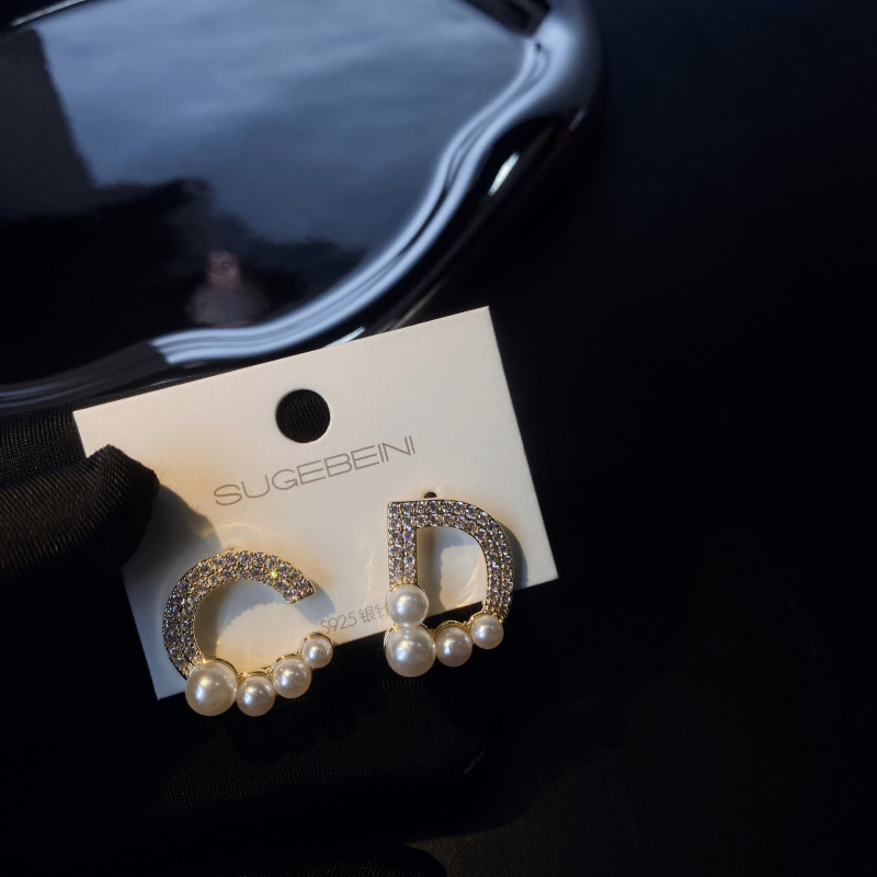 Replica Designer Dior Creative Irregular Letter Earrings
