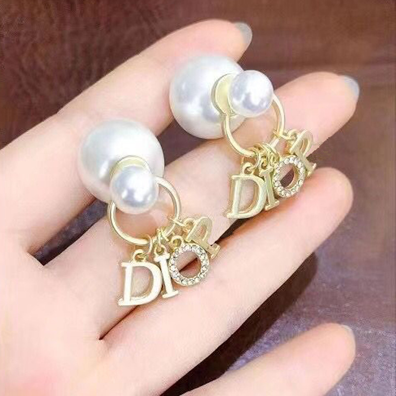 Replica Designer Dior Elegant Imitation Pearl Letter Earrings