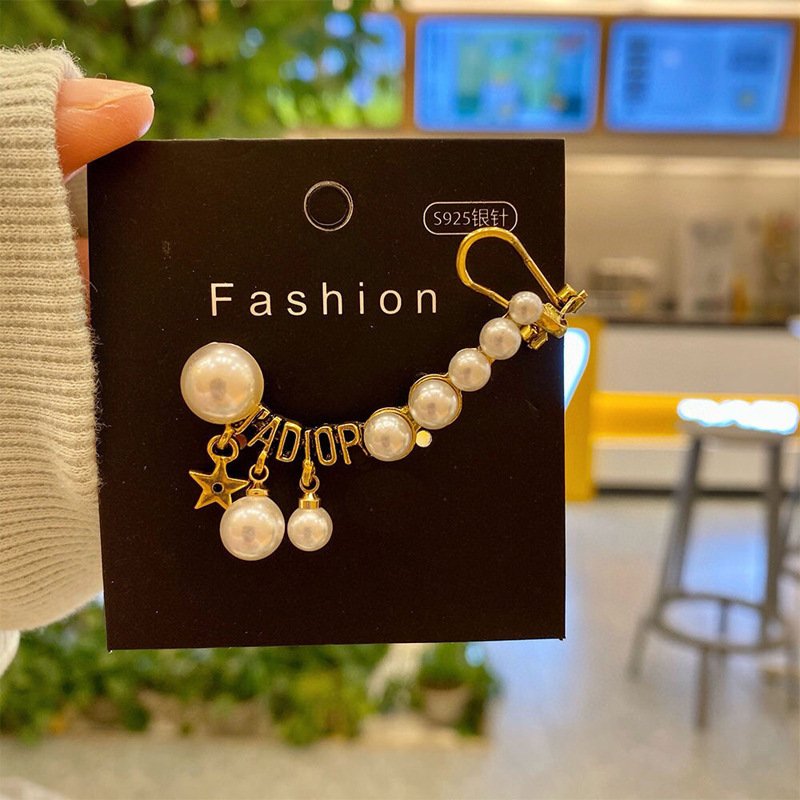 Replica Designer Dior Fashion Metal Letter Ear Clip Imitation Pearl Earrings