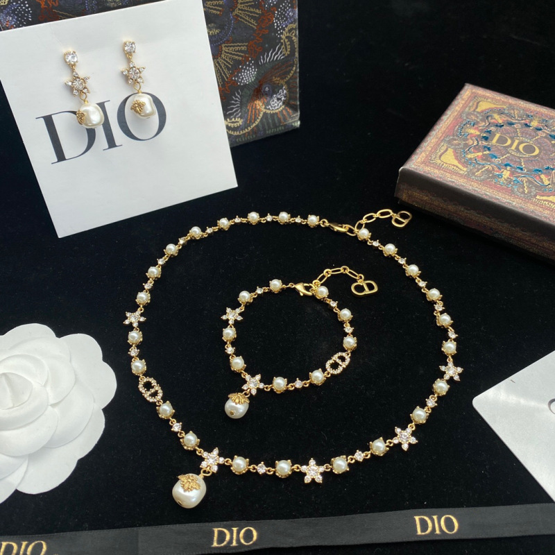 Replica Designer Dior Fashion Rhinestone Letter Imitation Pearl Bracelet And Necklace