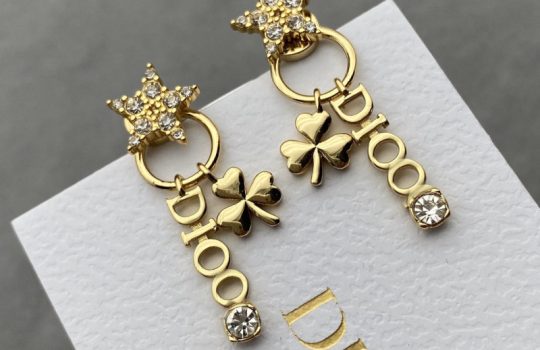 Replica-Designer-Dior-Metal-Letter-Clover-Stud-Earrings.jpg