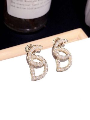 Replica Designer Dior Simple Imitation Pearl Letter Earrings