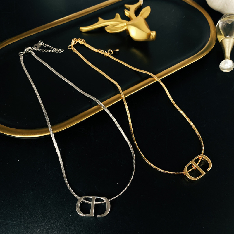 Replica Designer Dior Simple Letter Necklace