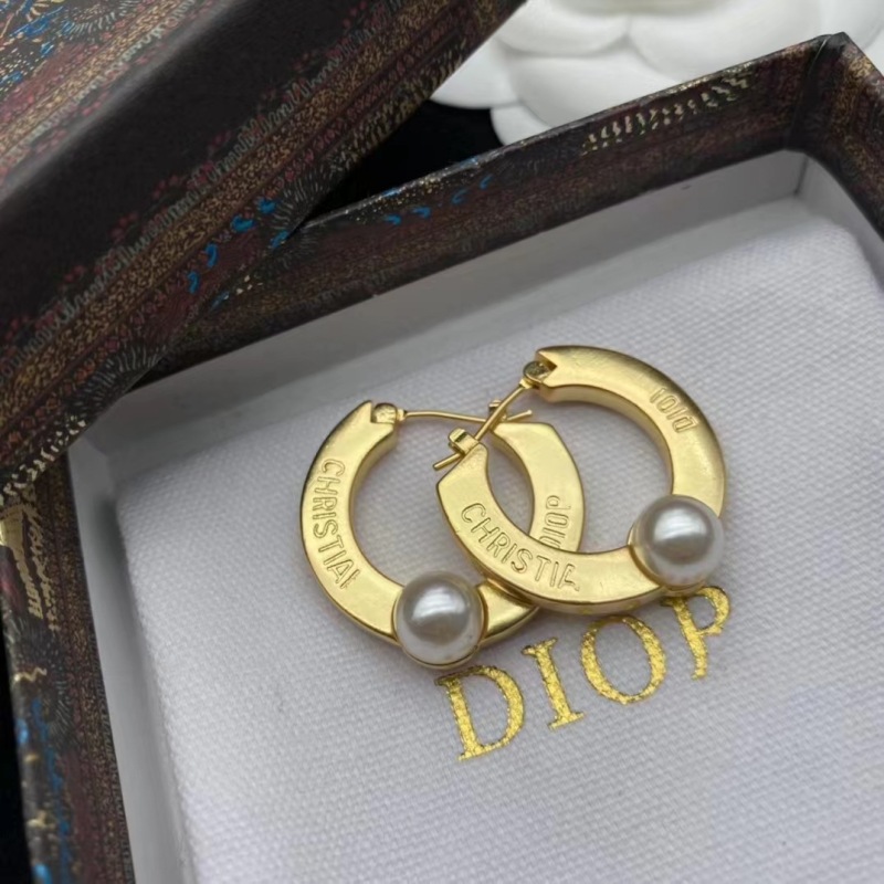 Replica Designer Dior Simple Metal Imitation Pearl Earrings