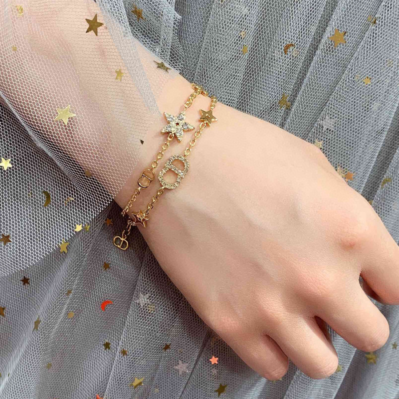 Replica Designer Dior Simple Metal Letter Bracelet