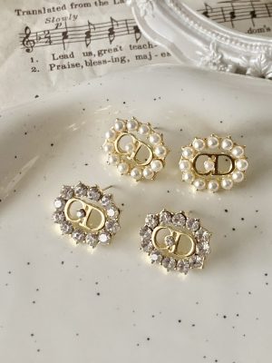 Replica Designer Dior Simple Oval Imitation Pearl Letter Stud Earrings