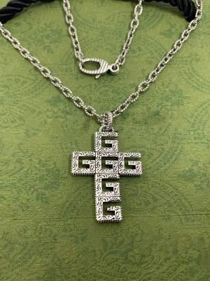 Replica Designer GUCCI Retro Interlocking Big Double G Pendant Engraved Pattern Hemp Rope Necklace